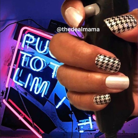 Color Street Other - 𝅺color street highlands houndstooth nails retired